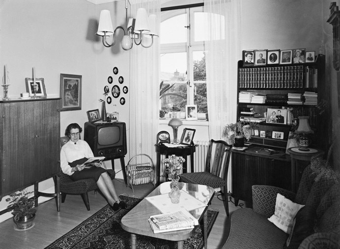 Vardagsrum i lägenhet på Norrtullsgatan i Stockholm, 1960-tal. Foto: Stockholmskällan