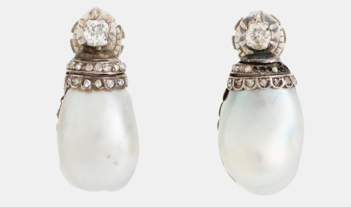 Ett par örhängen i silver med droppformade pärlor och rosenslipade och gammelslipade diamanter. Foto: Bukowskis  Estrid Ericson