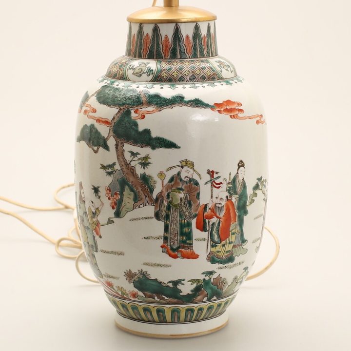 Lampfot 1900-tal kinesiskt motiv i grönt och orange
