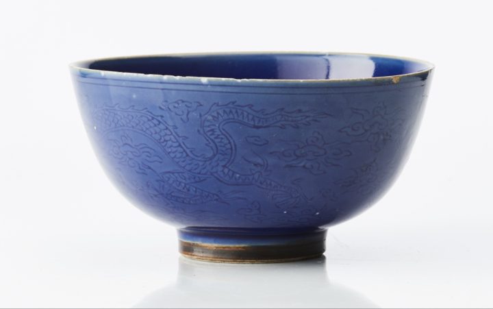 Skål i blått porslin 1600-tal, 1700-tal