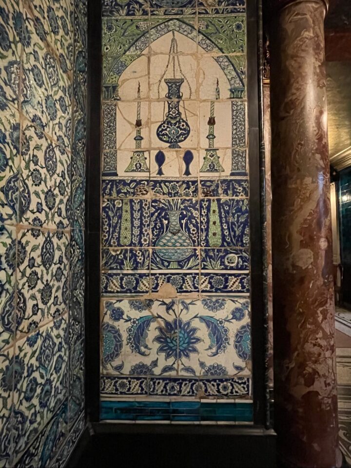 Leighton House, the arab hall, tiles