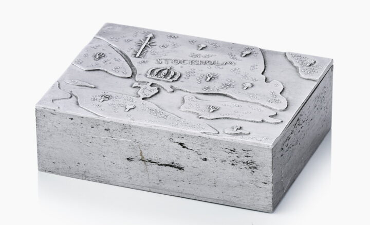 Skrin med Stockholmsmotiv i relief, Svenskt Tenn