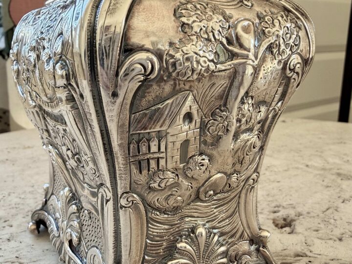 Tea caddy, stirling silver, Pierre Gillois 1762-1763, London